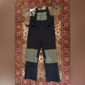 NWT Bibbed Ski/Snowboard Pants Size L.